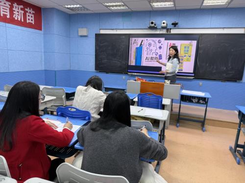 人机协同探新路 智慧写作启航程——《人机协同支持下的初中英语写作教学模型的构建与实践》课题组指导与推进会