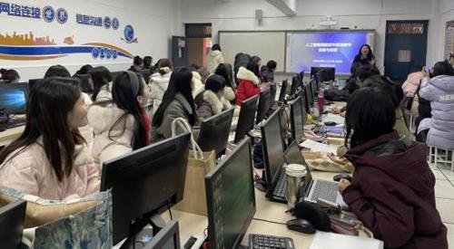 赋能英语写作教学 共探人机协同新路径——课题组参与庐阳区中学英语学科智慧课堂应用专题培训